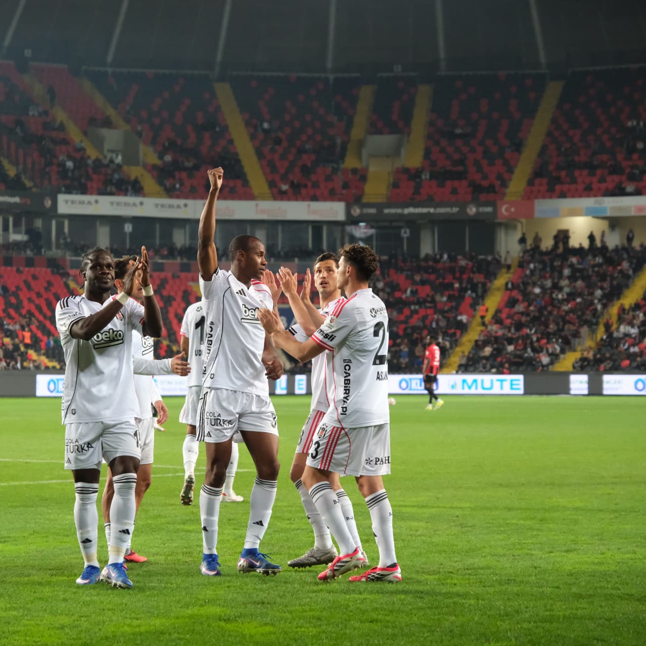 Kartal, Gaziantep'te kanatlandı!
