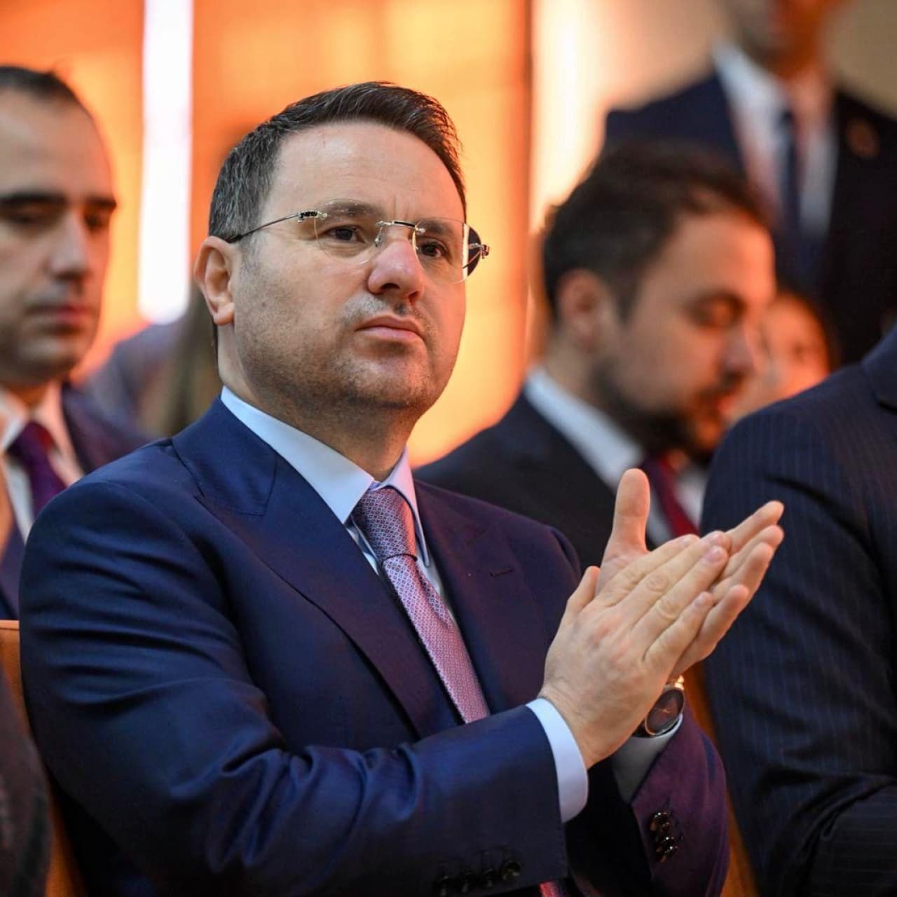 "Yeni bir anayasa zorunluluktur"