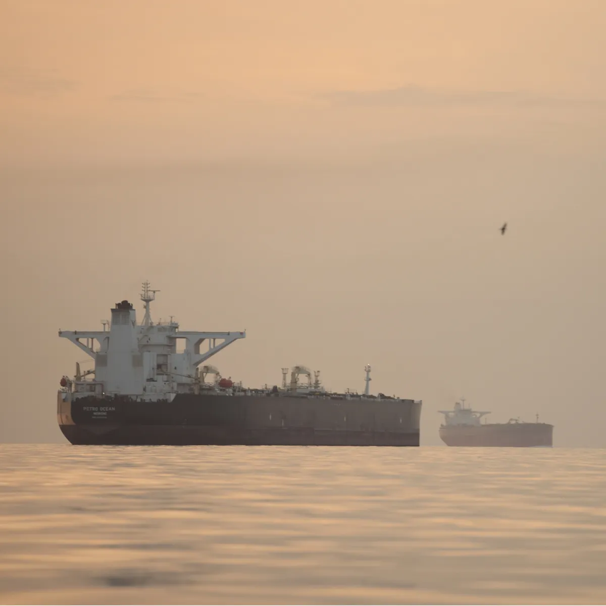 İran konteyner gemisine ateş açtı