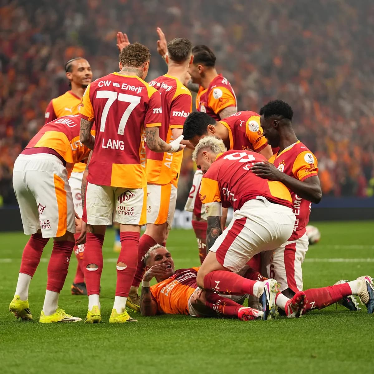 Cimbom, tecrübeli kadrosuyla şampiyonluğa yürüyor!