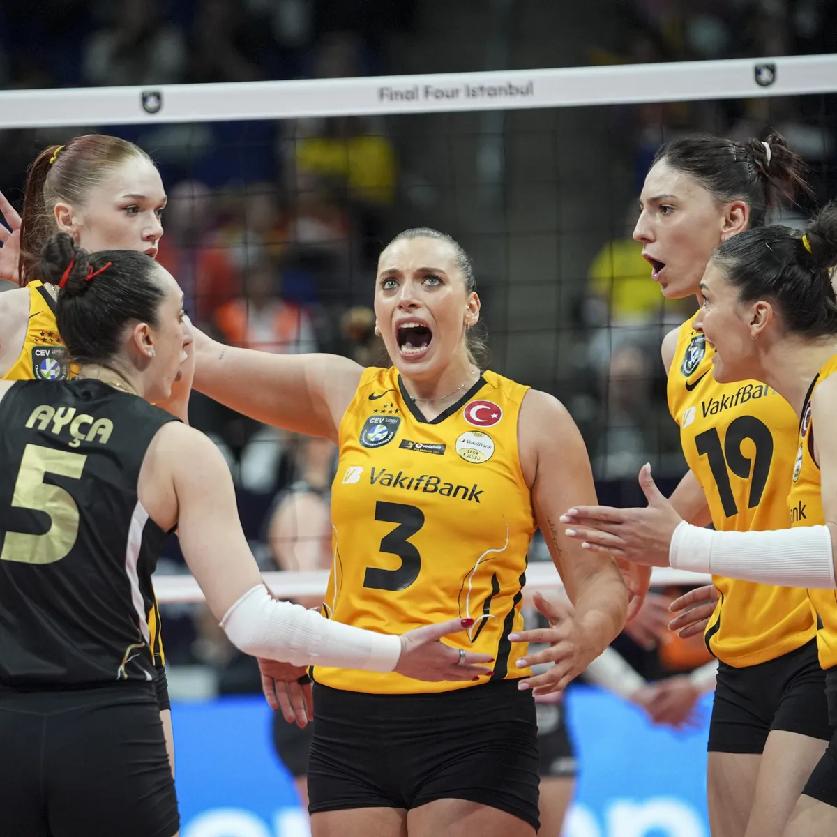 VakıfBank Şampiyonlar Ligi'nde finalde!